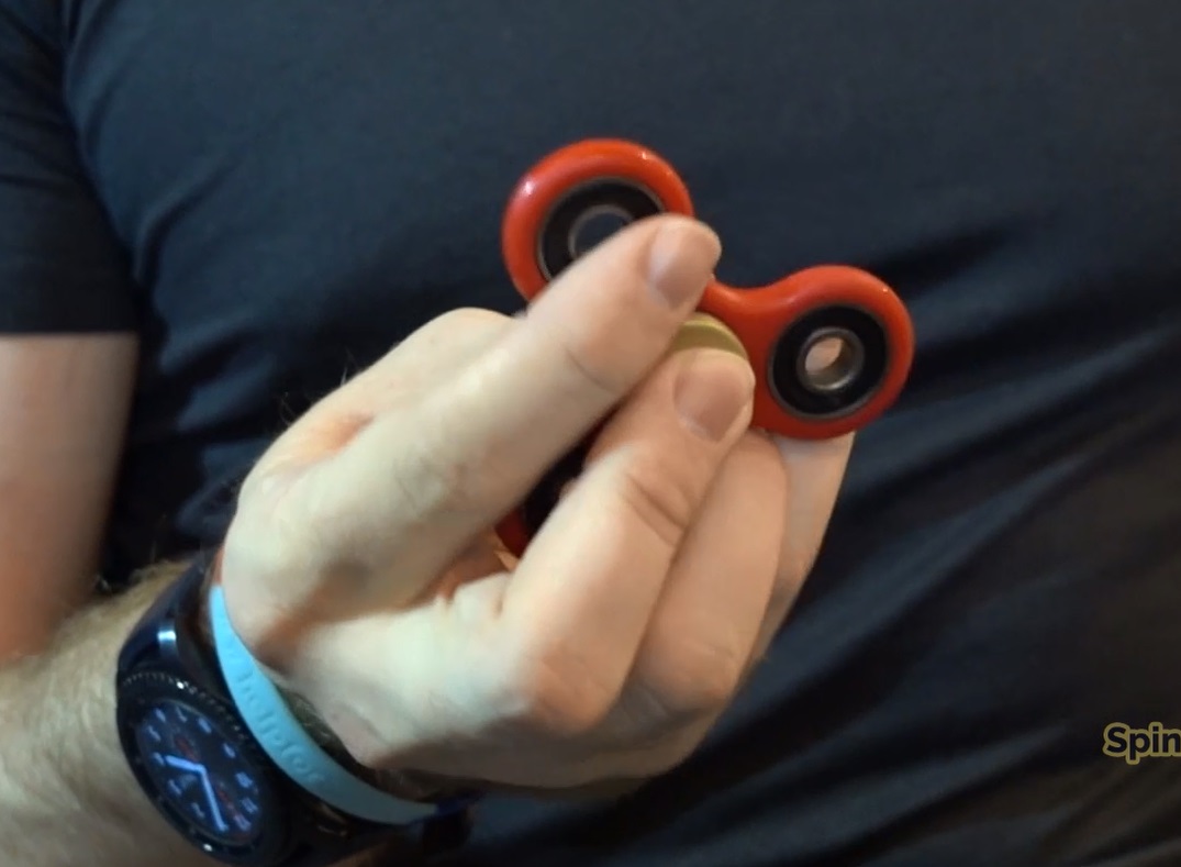 how to spin a fidget spinner 1